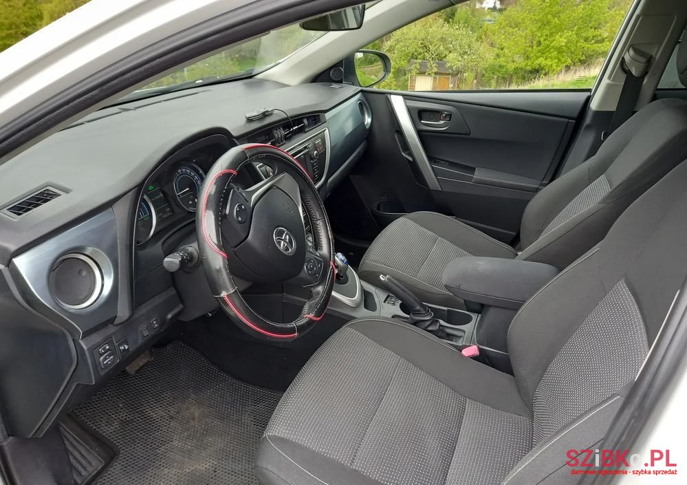 2013' Toyota Auris photo #3