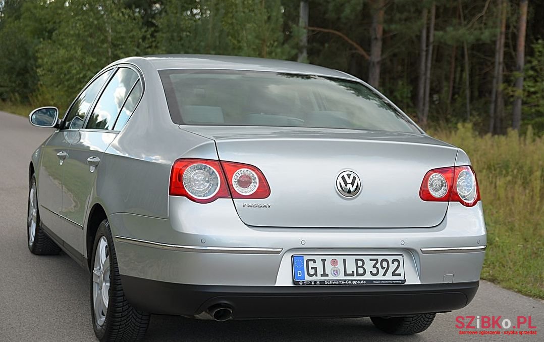 2005' Volkswagen Passat photo #5