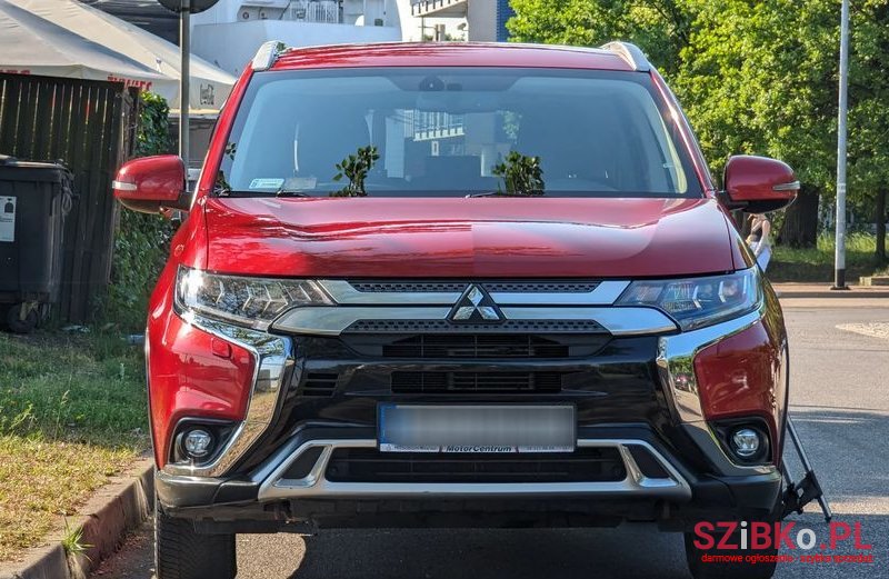 2020' Mitsubishi Outlander photo #4