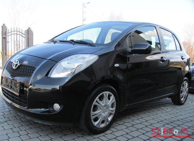 2008' Toyota Yaris photo #3