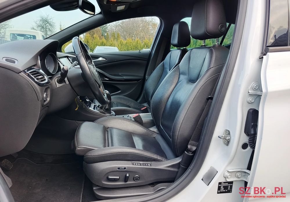 2017' Opel Astra photo #3
