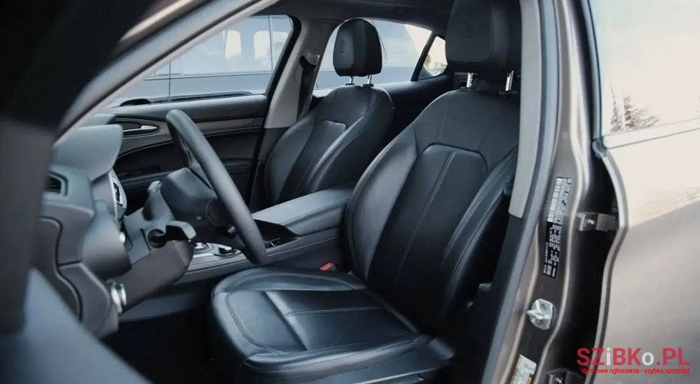 2020' Alfa Romeo Stelvio photo #5
