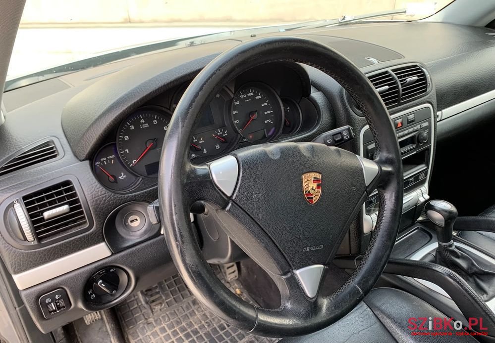 2004' Porsche Cayenne Standard photo #5