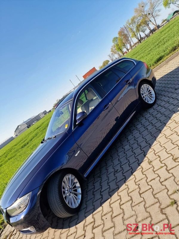 2011' BMW 3 Series photo #3