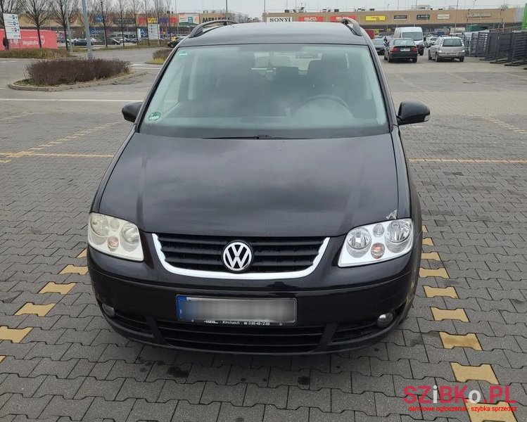 2006' Volkswagen Touran 2.0 Tdi Trendline photo #3