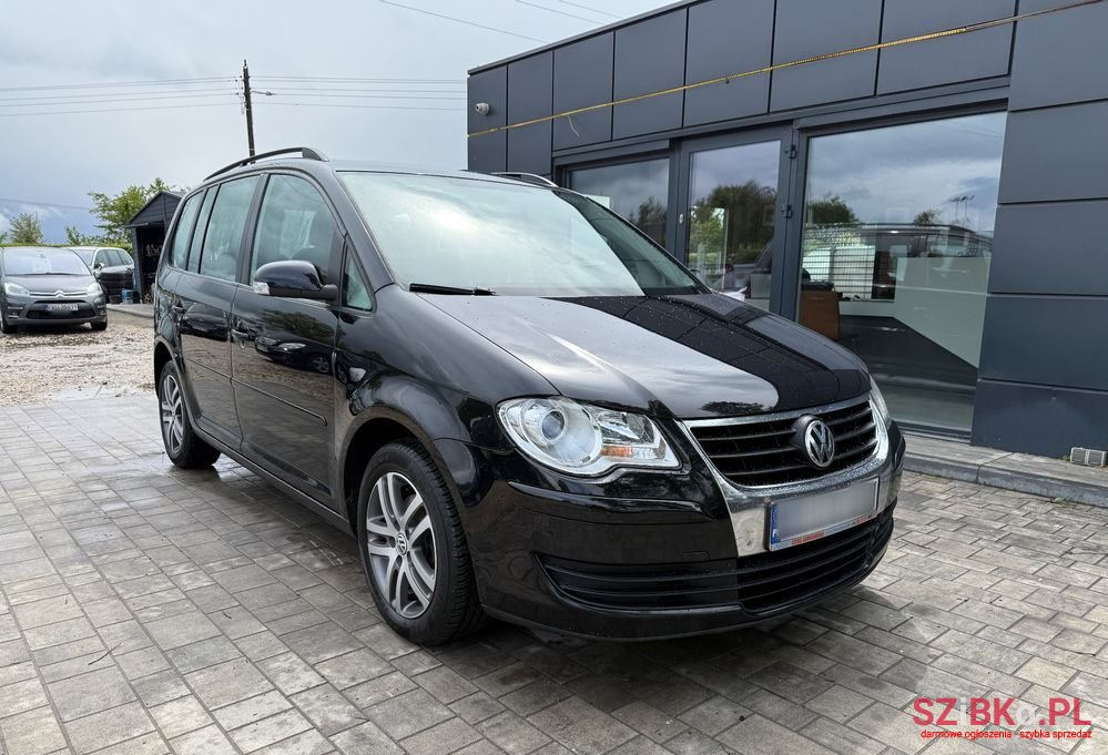2008' Volkswagen Touran photo #2