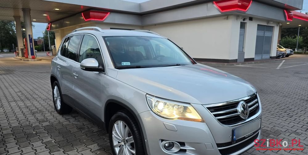 2011' Volkswagen Tiguan photo #3