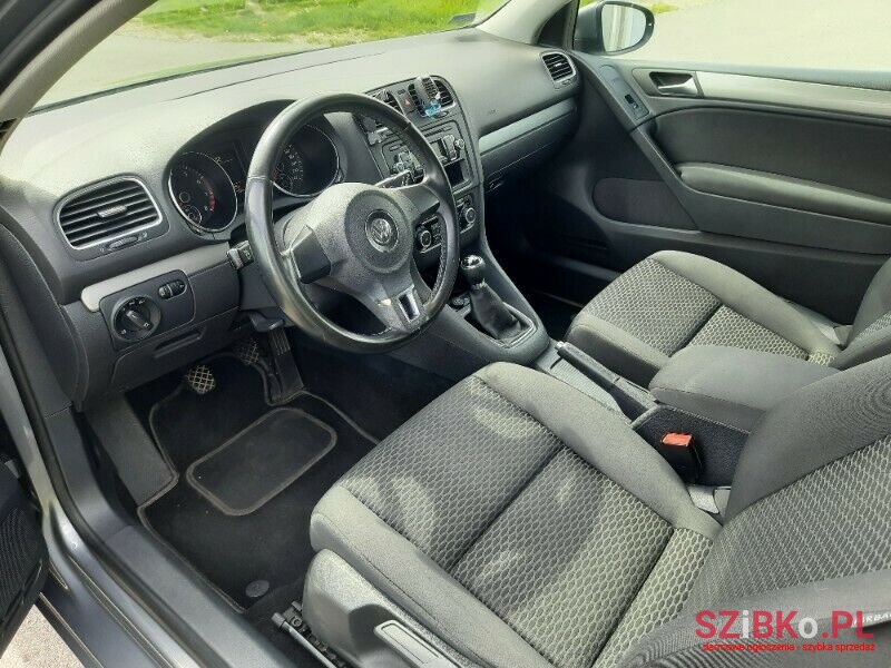 2009' Volkswagen Golf photo #4