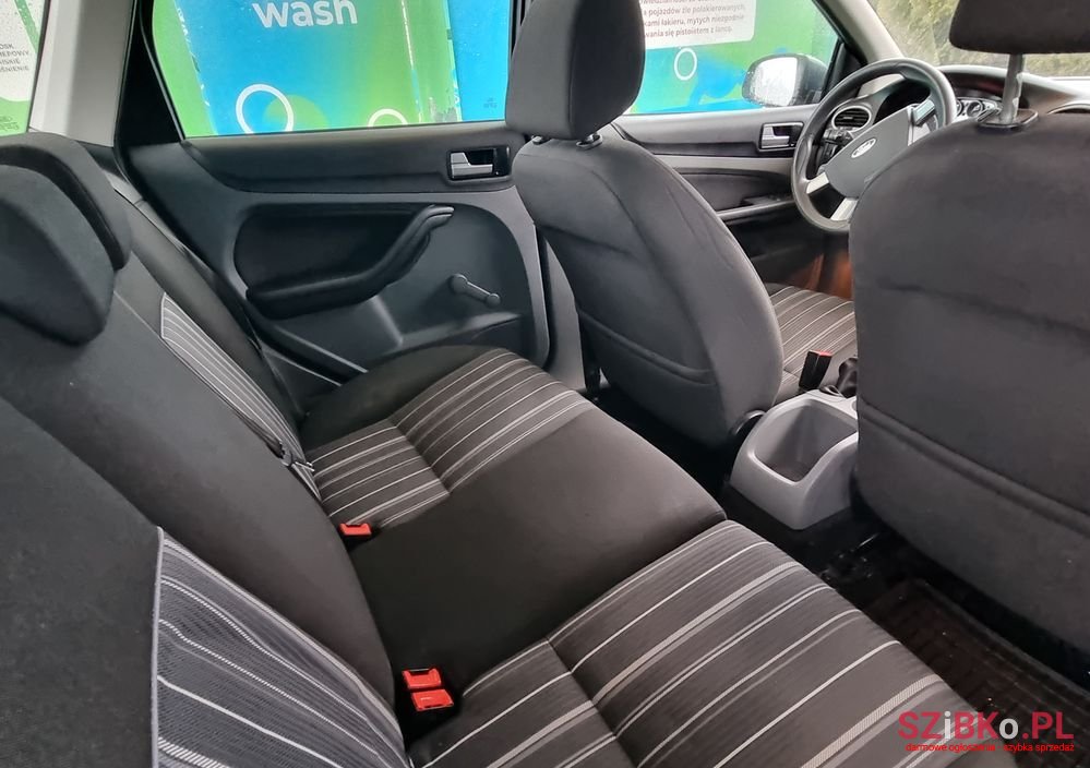 2010' Ford Focus photo #5