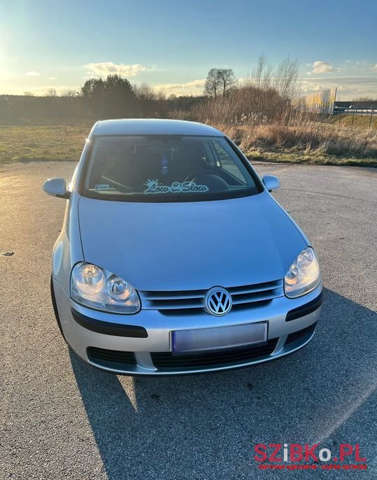 2004' Volkswagen Golf photo #1