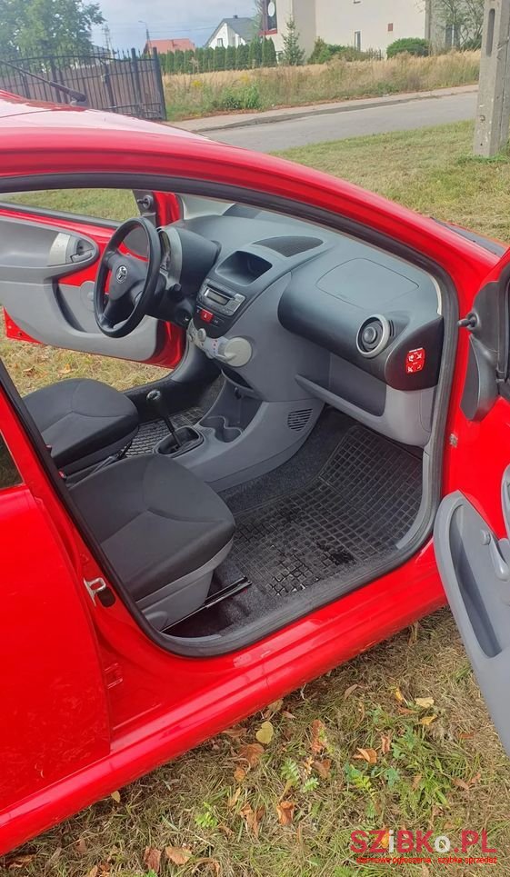 2011' Toyota Aygo photo #6