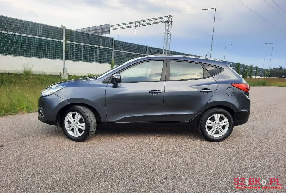 2011' Hyundai ix35 photo #2