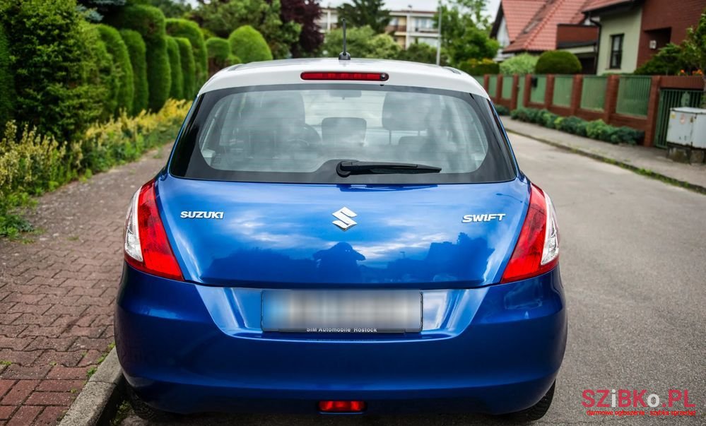 2015' Suzuki Swift 1.2 Club photo #6