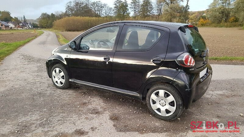 2010' Toyota Aygo photo #3