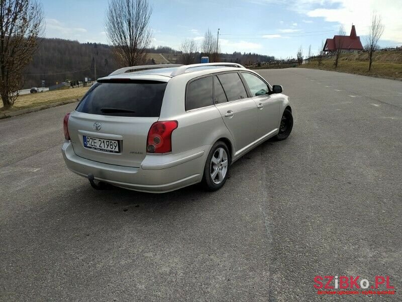 2009' Toyota Avensis photo #4