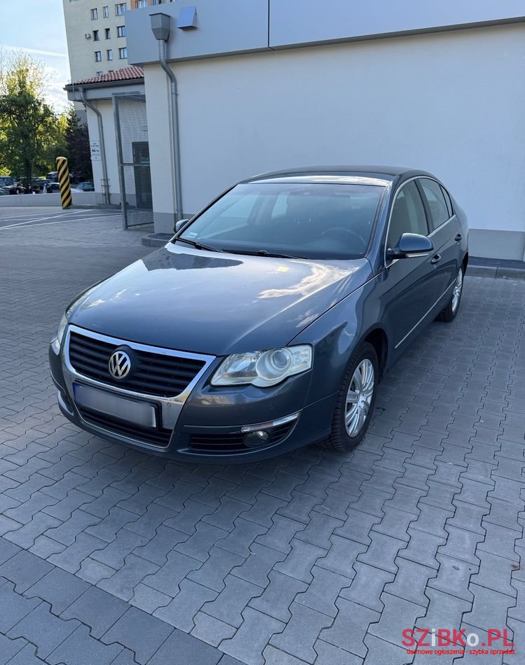 2009' Volkswagen Passat photo #2