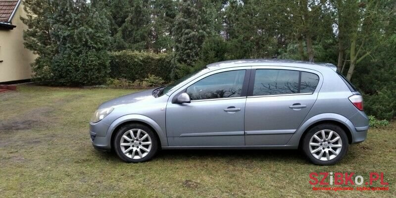 2004' Opel Astra photo #1