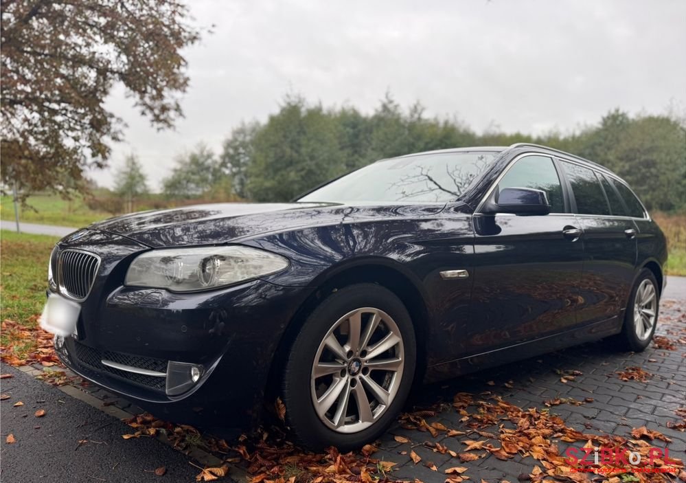 2011' BMW 5 Series photo #3