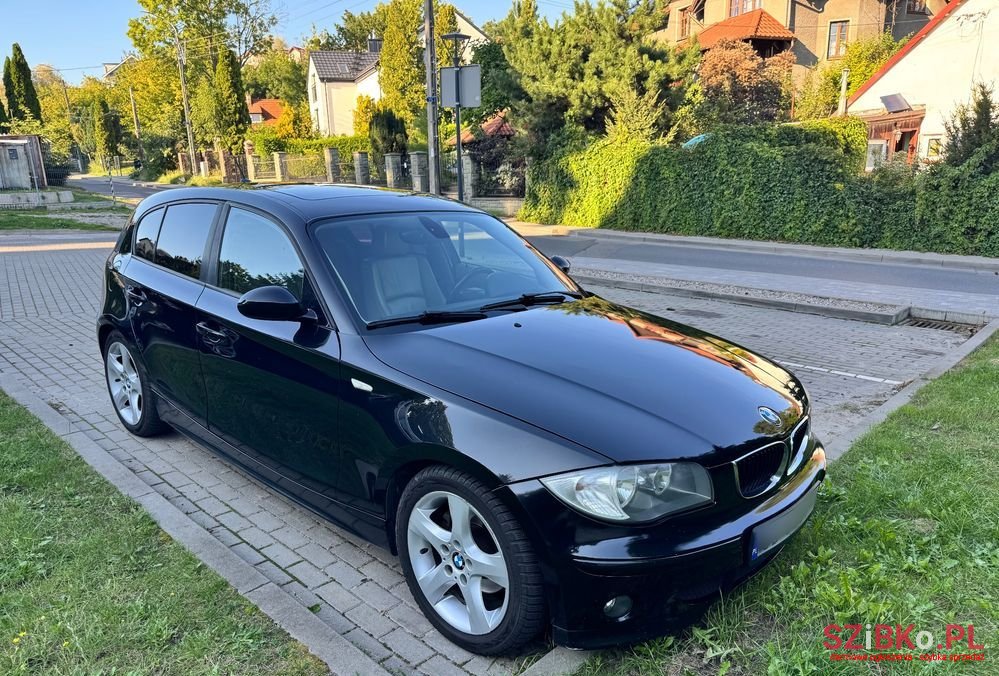 2005' BMW 1 Series 120D photo #3