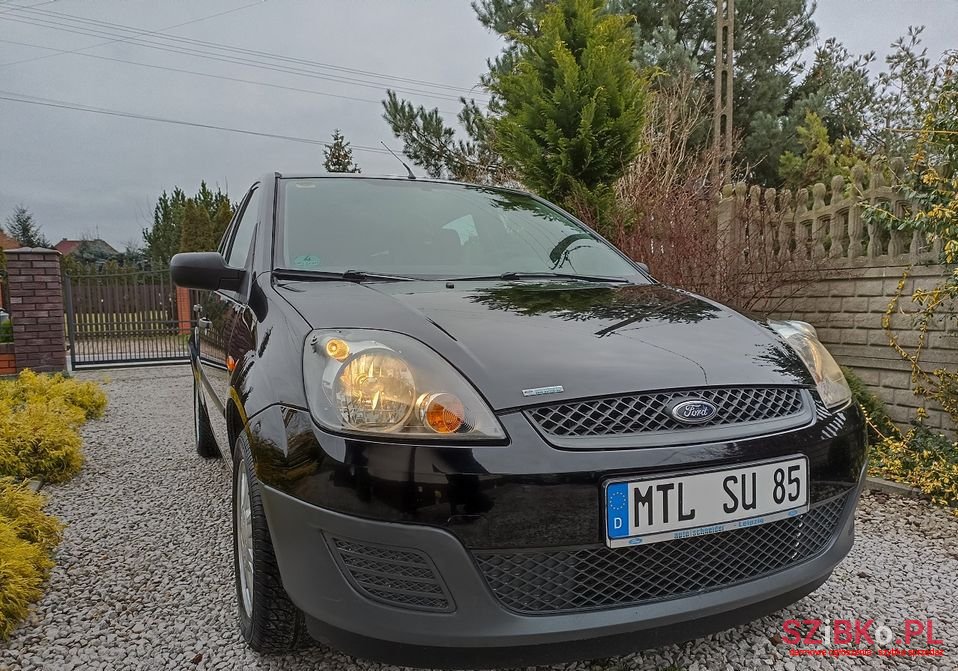 2005' Ford Fiesta photo #2