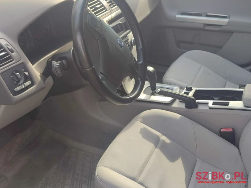 2010' Volvo V50 T5 photo #6