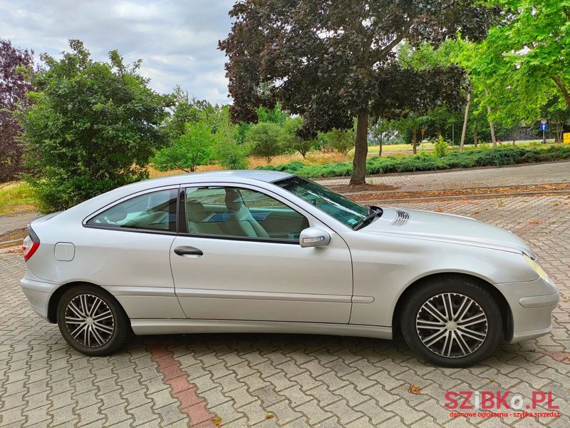 2004' Mercedes-Benz C-Class photo #1