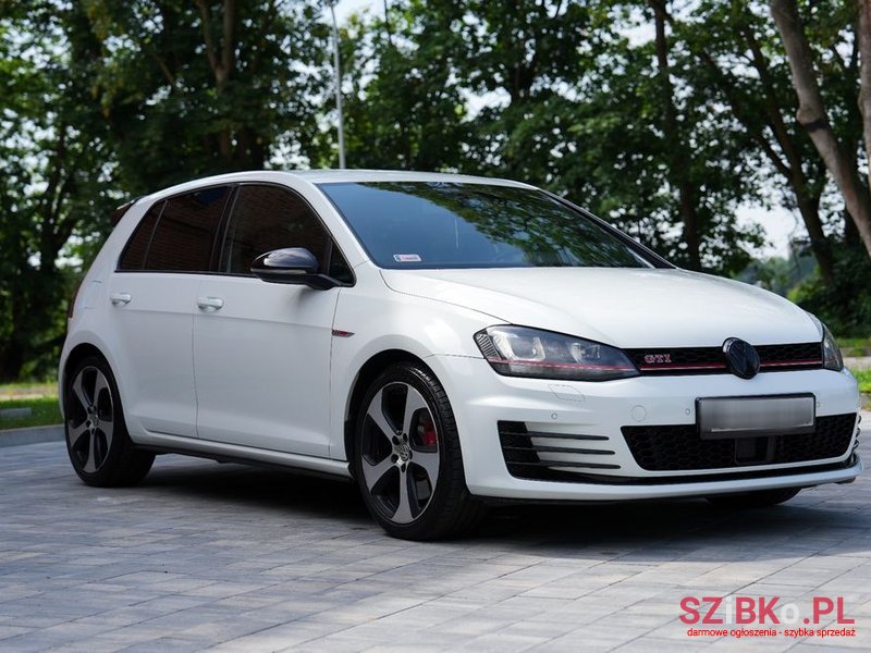 2015' Volkswagen Golf photo #5