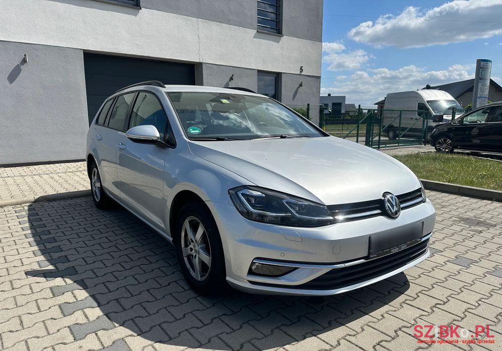 2019' Volkswagen Golf photo #3