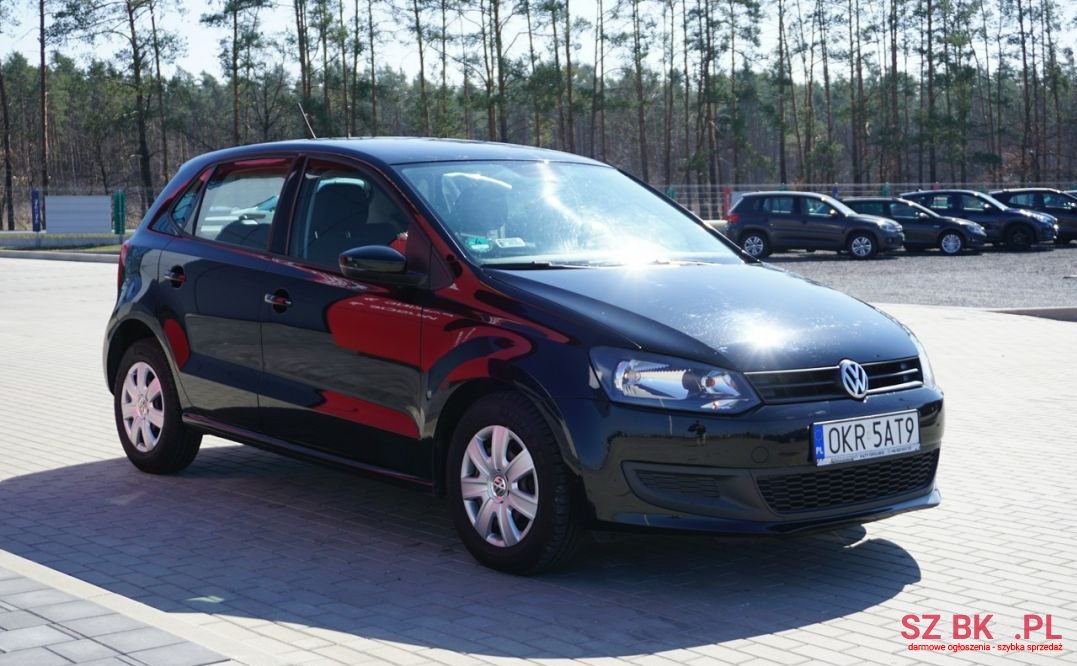 2011' Volkswagen Polo photo #2