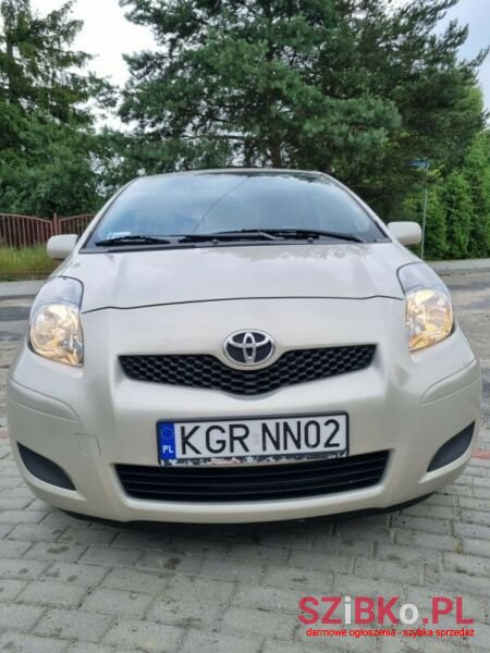 2011' Toyota Yaris photo #5