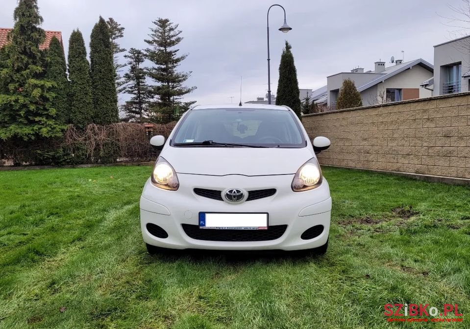 2011' Toyota Aygo photo #2