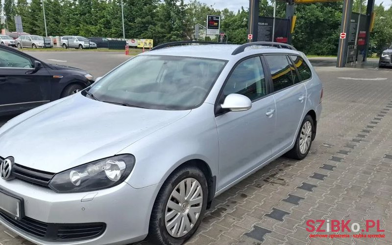 2011' Volkswagen Golf photo #2