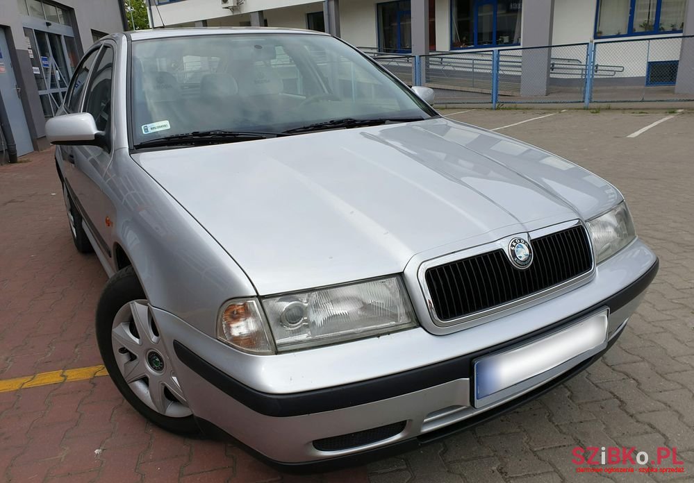 2001' Skoda Octavia 1.6 Classic photo #3