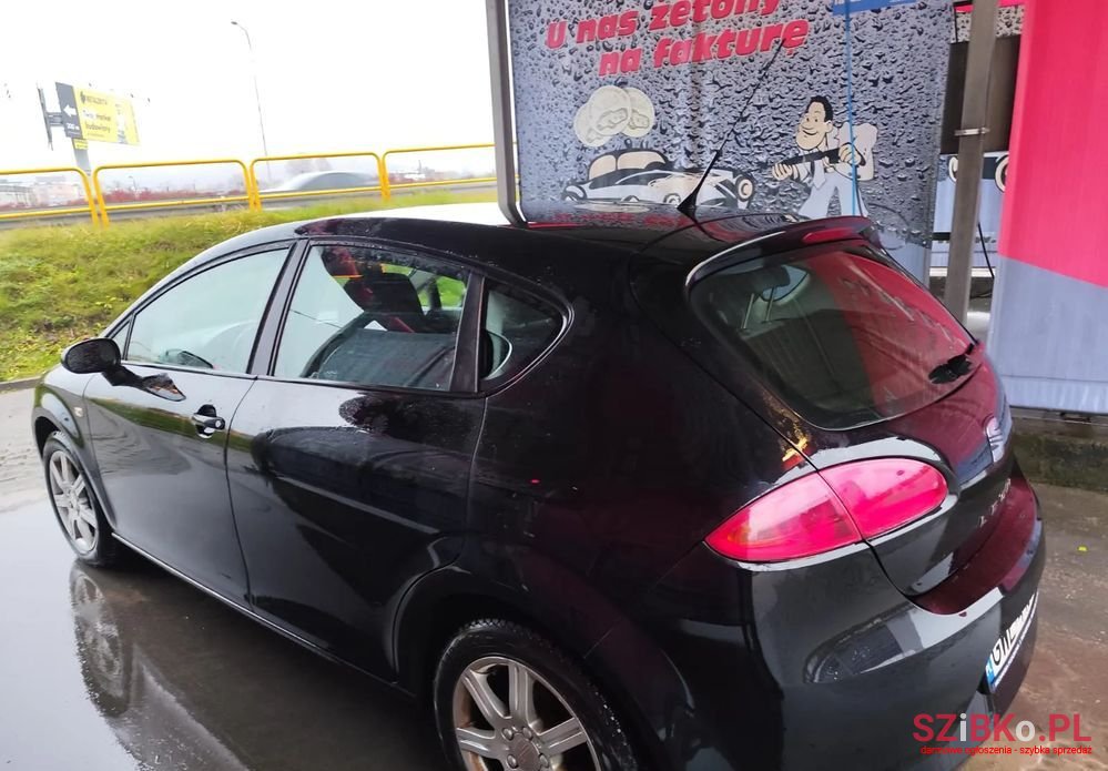 2007' SEAT Leon photo #3
