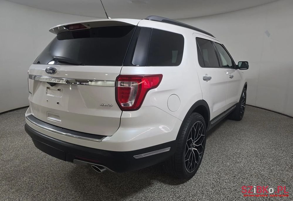 2017' Ford Explorer photo #4