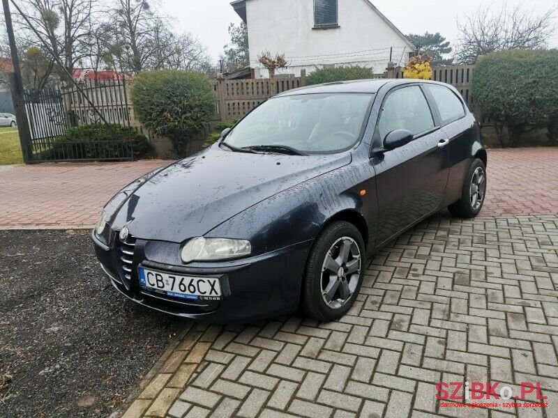 2002' Alfa Romeo 147 photo #1