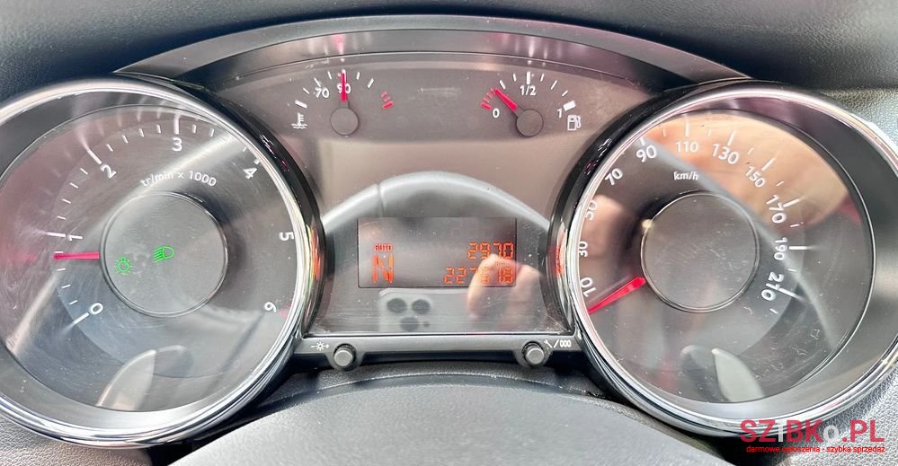 2010' Peugeot 5008 photo #5