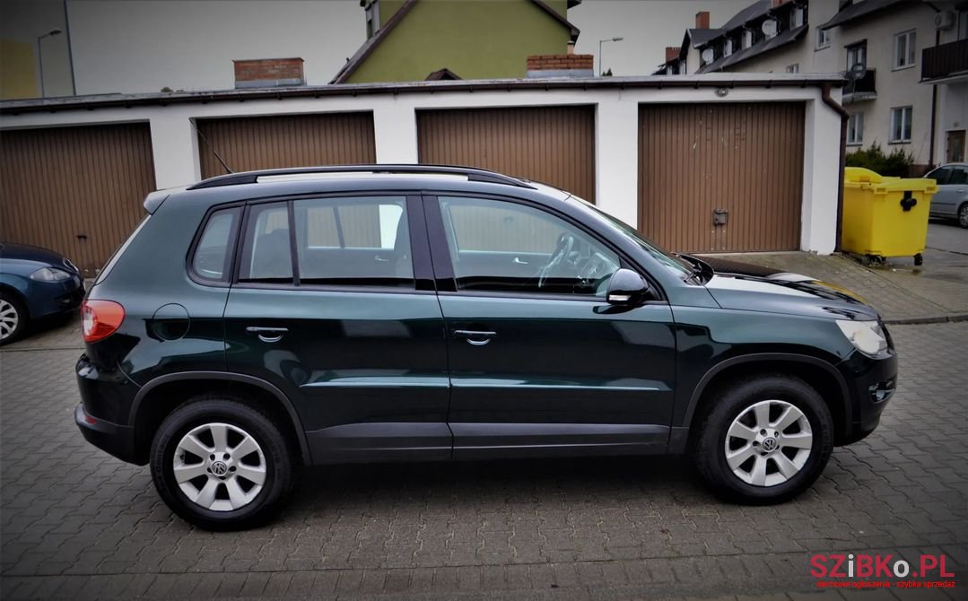 2010' Volkswagen Tiguan photo #5