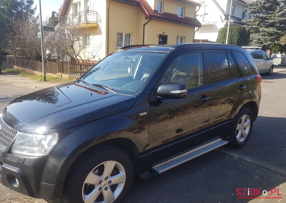 2010' Suzuki Grand Vitara photo #3