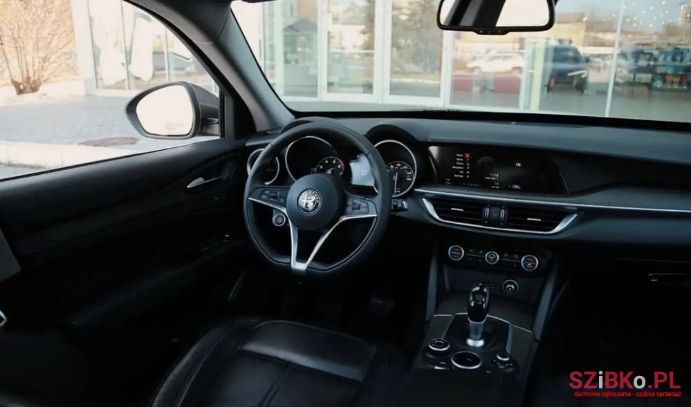 2020' Alfa Romeo Stelvio photo #3