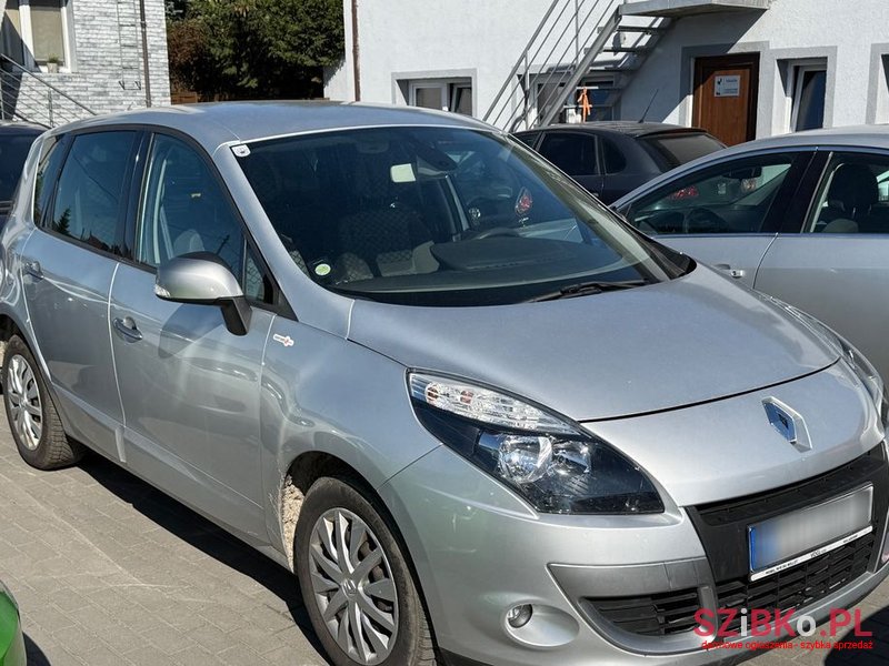 2011' Renault Scenic photo #2