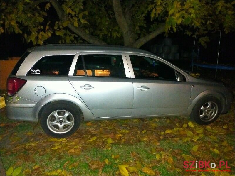 2005' Opel Astra photo #1