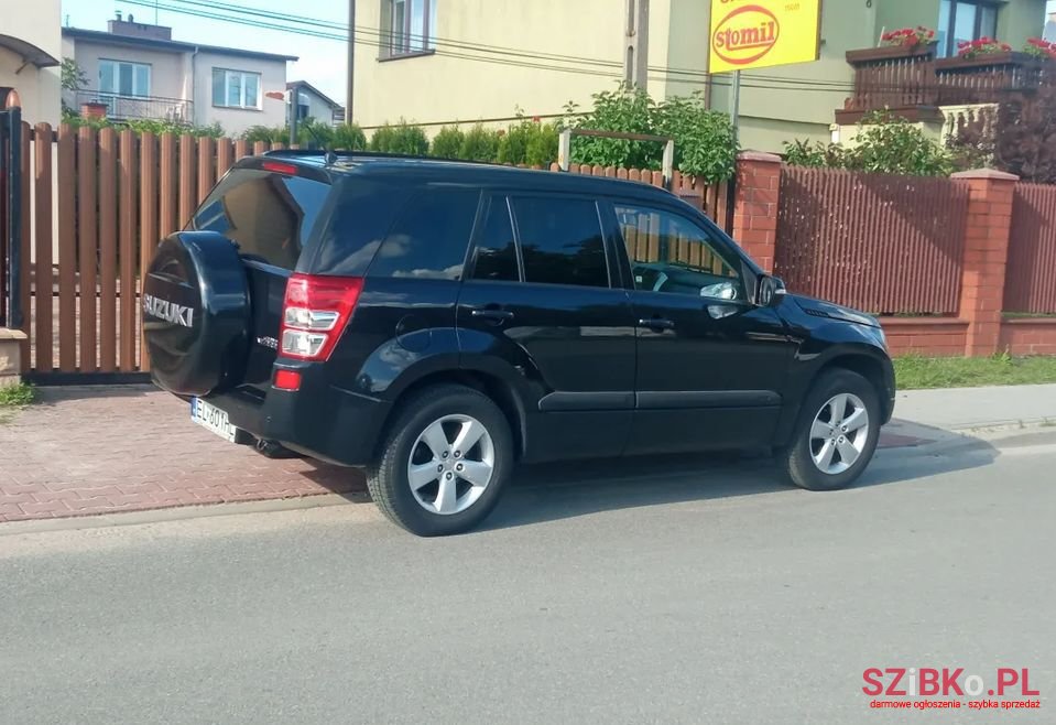 2009' Suzuki Grand Vitara photo #1