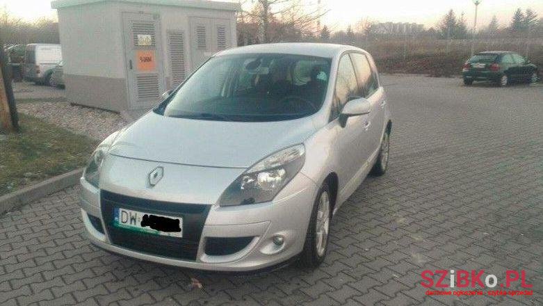 2010' Renault Scenic photo #2