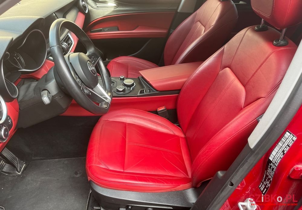 2017' Alfa Romeo Stelvio photo #4