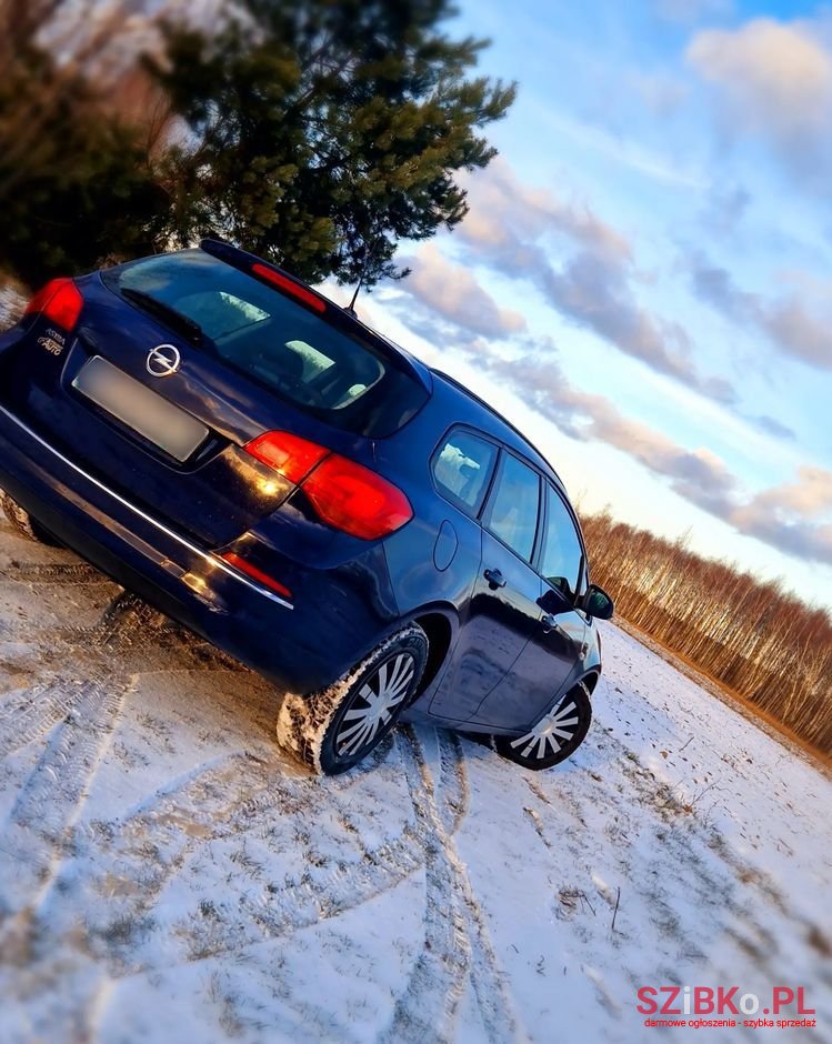 2014' Opel Astra photo #5