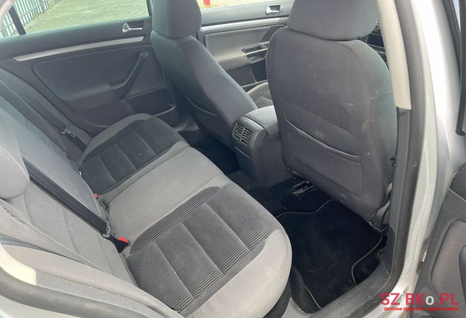 2009' Volkswagen Golf photo #5