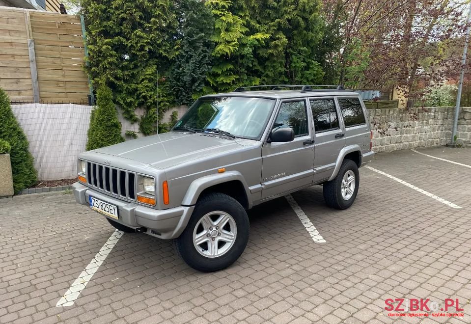2001' Jeep Cherokee photo #2