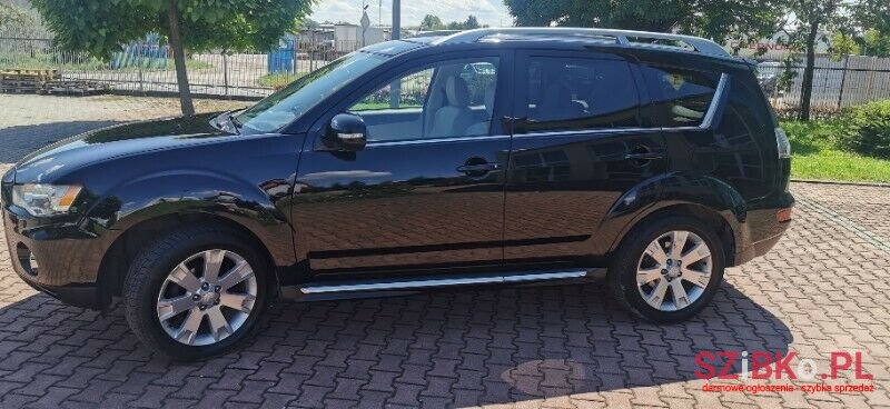 2010' Mitsubishi Outlander photo #3