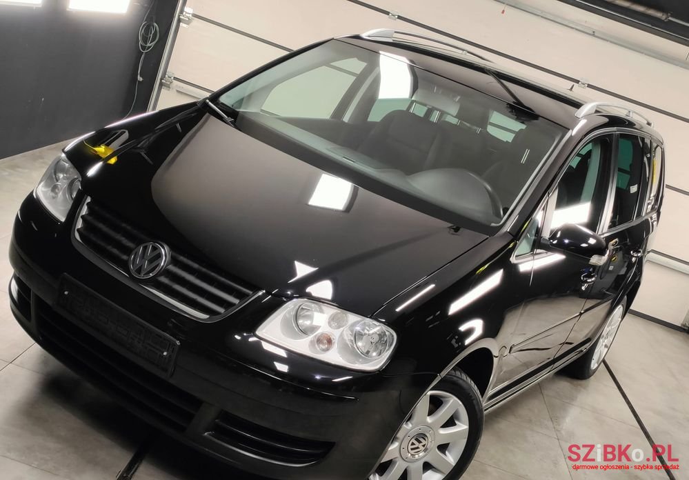 2007' Volkswagen Touran 2.0 Fsi Highline photo #6